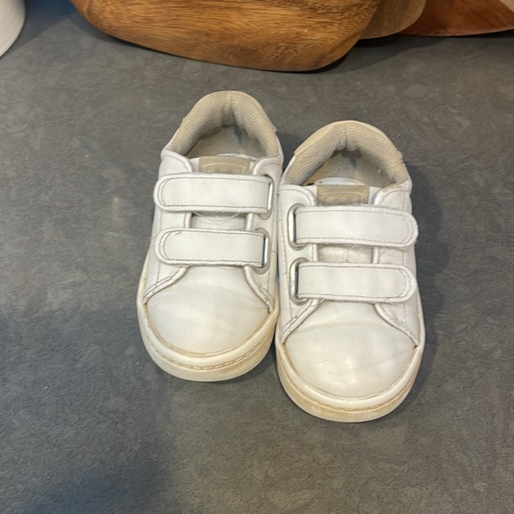 H & M Velcro sneakers size 4-5 - Picture 2 of 6